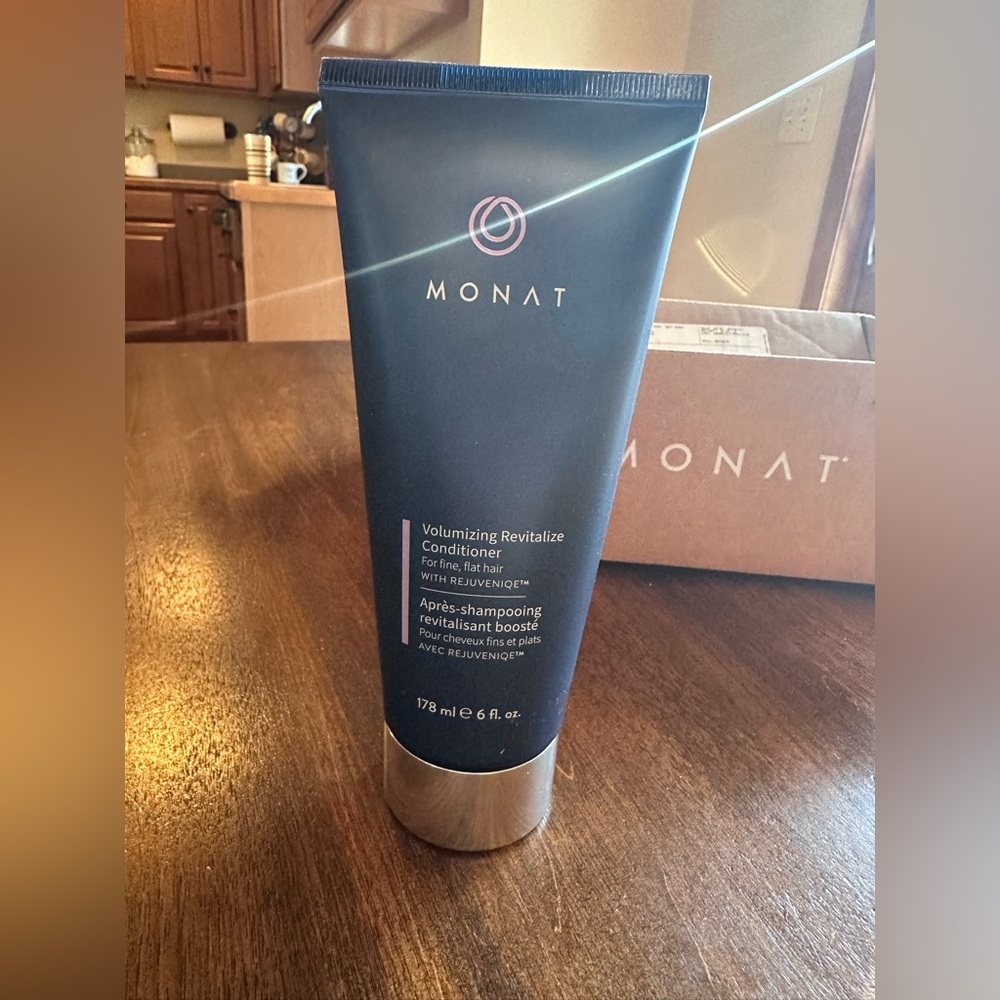 Monat Volumizing Revitalize Conditioner, New, Sealed